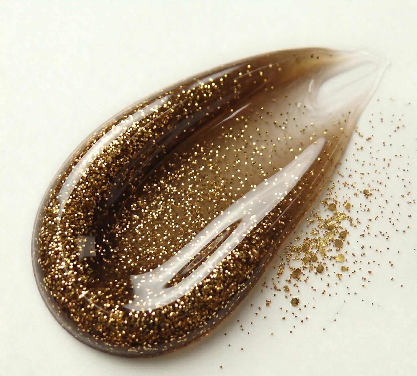 BELEY Glitter Lip Oil – Gold Shimmer